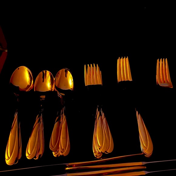 ⭐️FARBERWARE "NICOLE GOLD" GOLD ELECTROPLATED SWIRL FLATWARE ELEGANT & LIGHT⭐️ - Picture 2 of 5